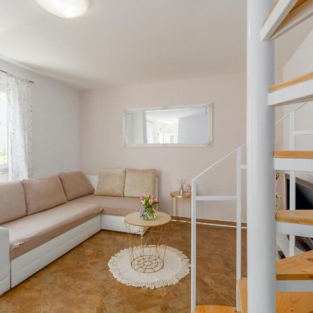 Apartment Leni Near Beach Porec Esterno foto